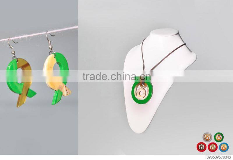 Set of necklace and earrings, made of natural horn and lacquer in Vietnam code: KS_VTC15