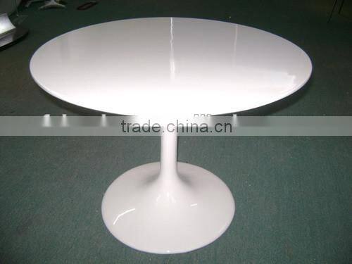 dining room Eero Saarinen fiberglass tulip table