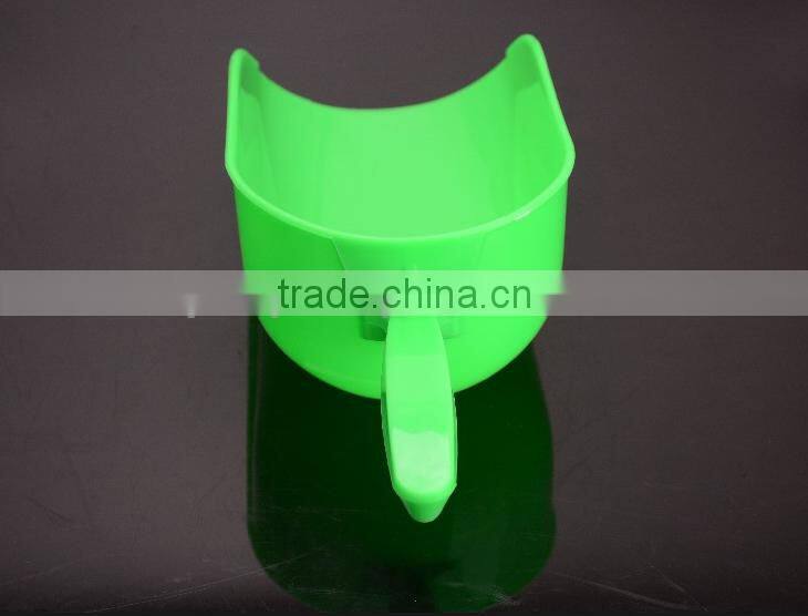 Durable poultry plastic feed shove ,poultry feed shove,feeding shovel for animal