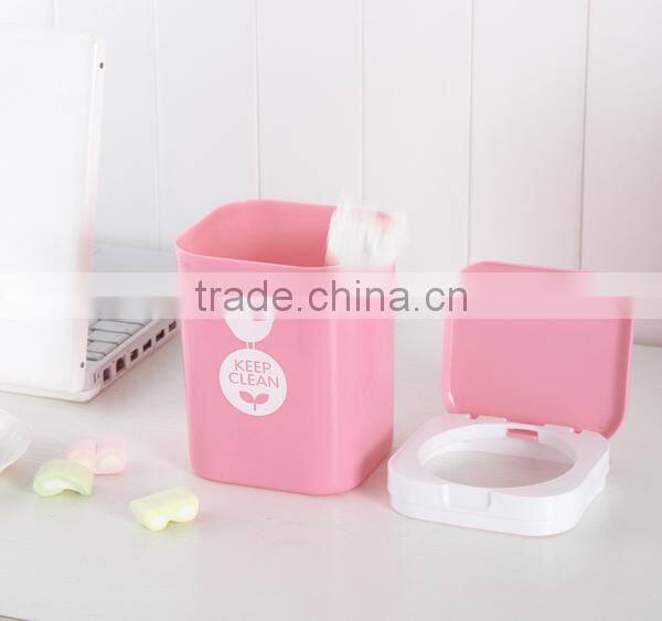 Little plastic dumpster with lid