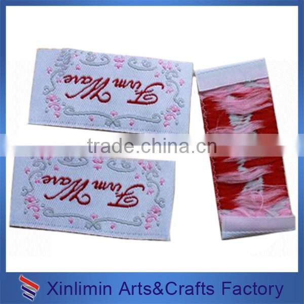 High quality low MOQ woven charm clothing label