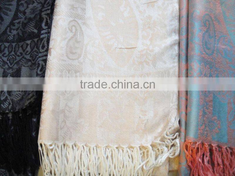 Wholesale factory classic rayon jacquard paisley floral latest shawl for women