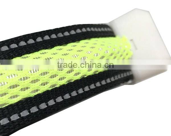 Battery free vibration energy PET collar with self-powered LED light