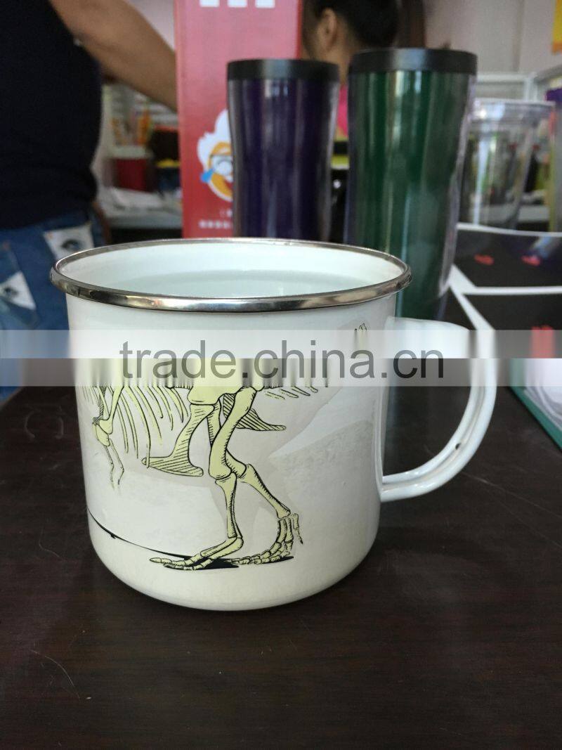 2017 souvenir gift color changing enamel mug with OEM