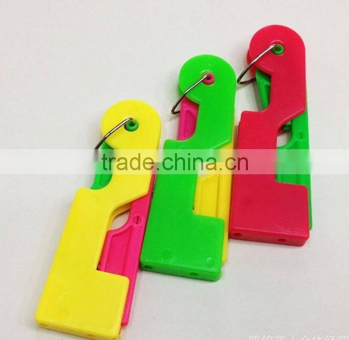 Plastic Needle Threaders 6.7x2.2cm(2-5/8"x7/8").