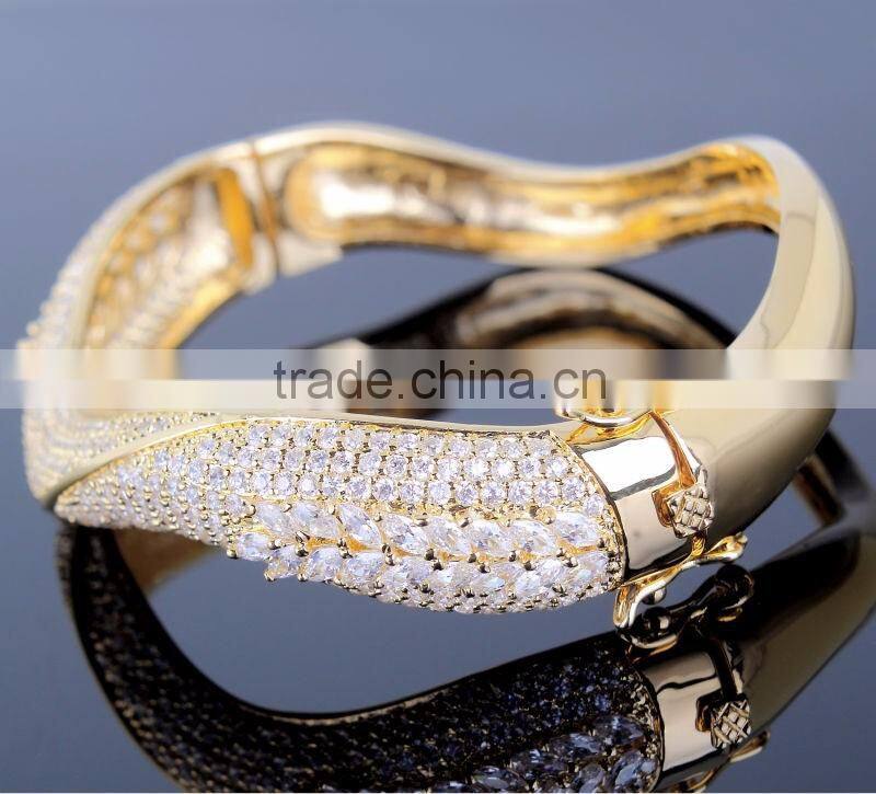 Exclusive Design Trendy Irregular Shape Setting CZ Crystal Bridal Jewelry Bangle