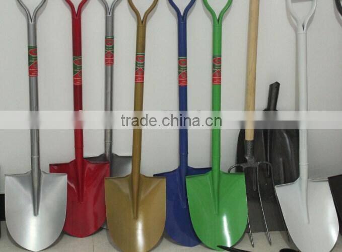 Wood handle with socket fitting round mouth shovel