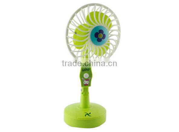 2017 new summer mini creative fan portable fan toy with candy promotional toys