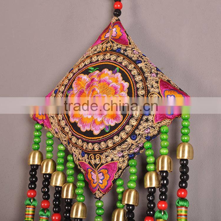 2016 new arrival canvas embroidery pendant for friends special embroidery pendant