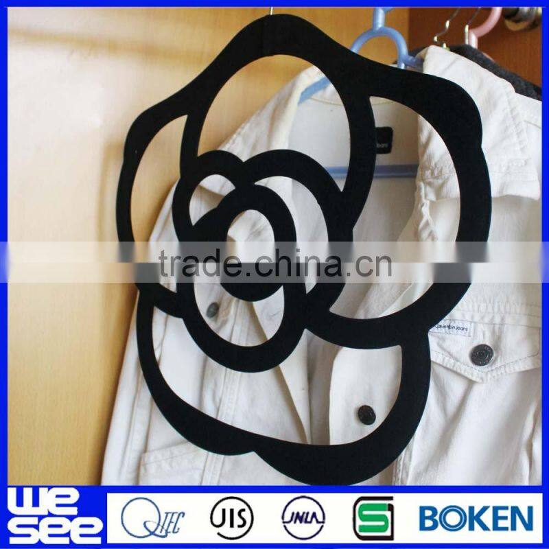 Velvet hanger for scarves in black