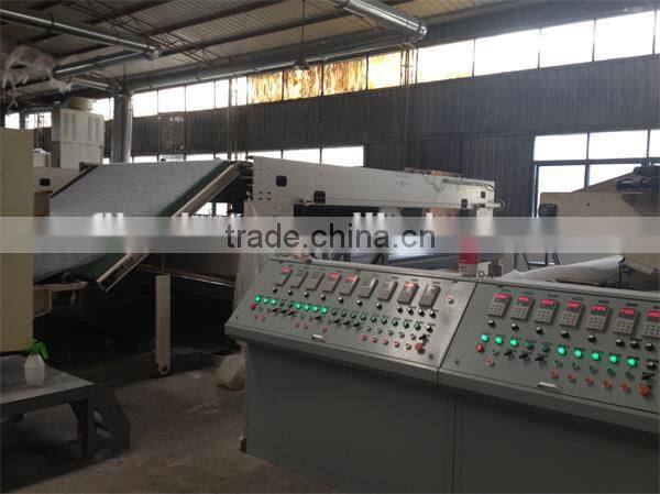 Cross lapper, cross lapper machine, nonwoven machine cross lapper