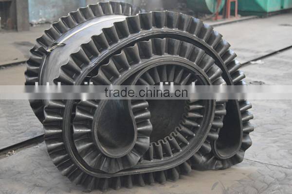 material conveying machine corrugated sidewall with cleat conveyor belt