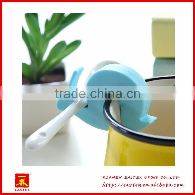 Multifuncional snails shape silica gel clip for pan