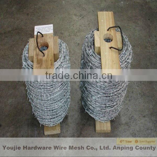 high quality galvanized bared mesh barbed wire fence