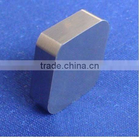 Cemented carbide indexable square milling inserts