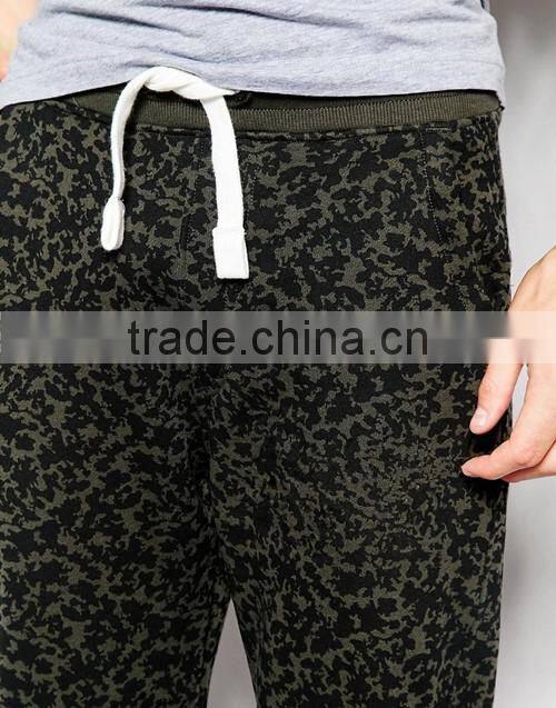 Custom men fashion tapered full camo print sweat trousers, fitness casual training gym pants OEM
