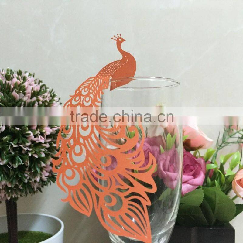 2016 New Design Elegant White Peacock Laser Cut Place Cards for Wine Glasses