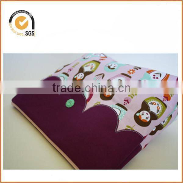 Retro Style Zipper Pouch/Makeup Bag: Lotta Jansdotter Fabric with Aqua Scallop and Orange Vintage Buttons By Chiqun Dongguan