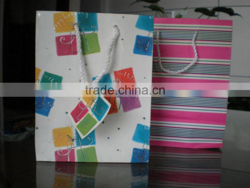2013 hotselling and eco-friendly paper gift bag with different sizes/shanghai factory gift packaging bag