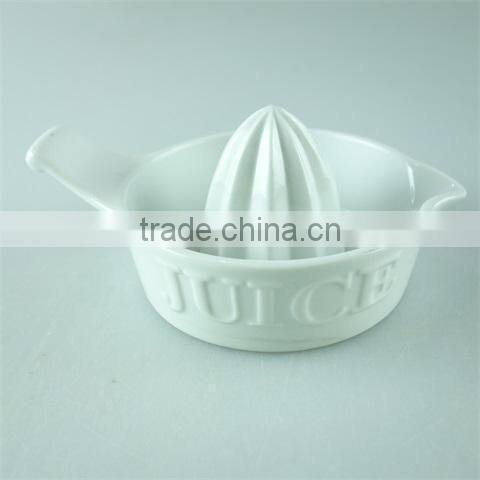 White ceramic lemon/orange squeezer to make juice with cheap price