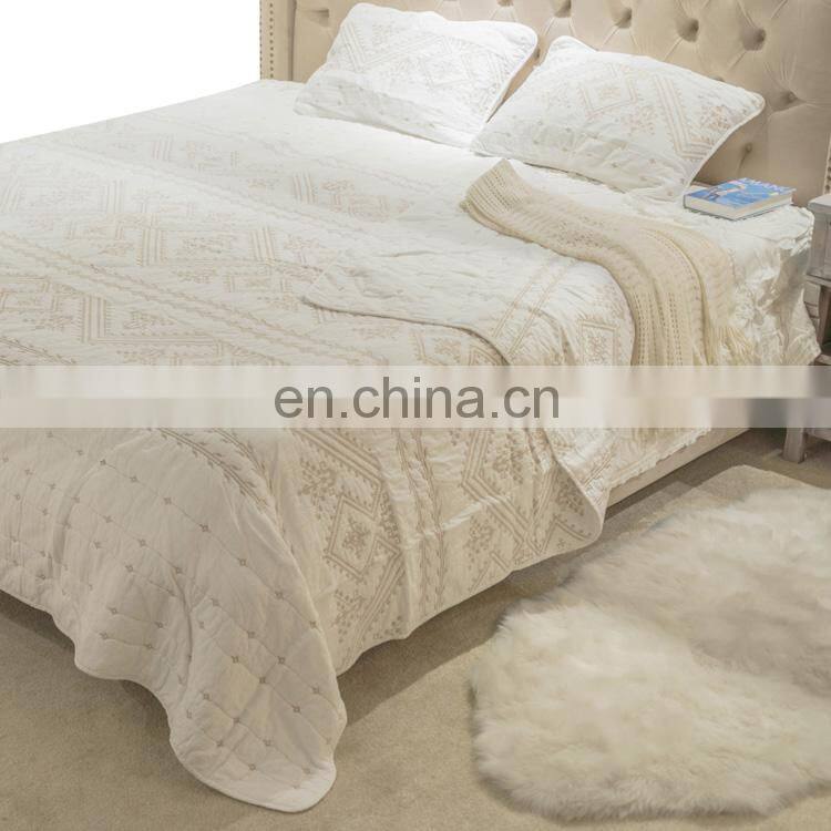 Wholesale customized color printed embroidered luxury bedding set 100% cotton