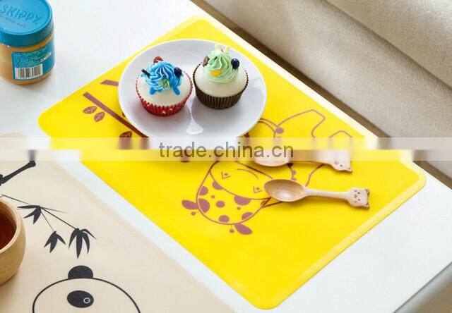 Easy to clean easy washing safe Repeated use silicone dinner table mat for kids
