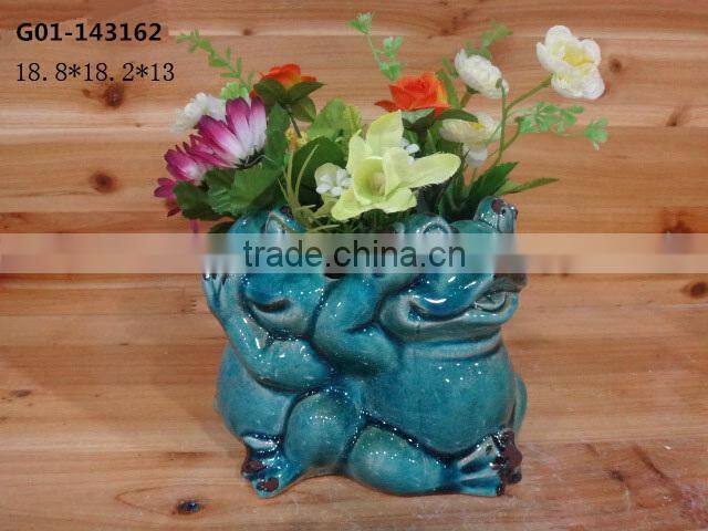 Frog shape decorative table vase