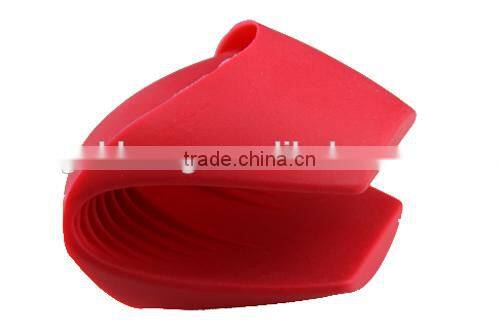 Customized size heat insulation silicone gloves/safe for microwave oven /hot sale silicone gloves