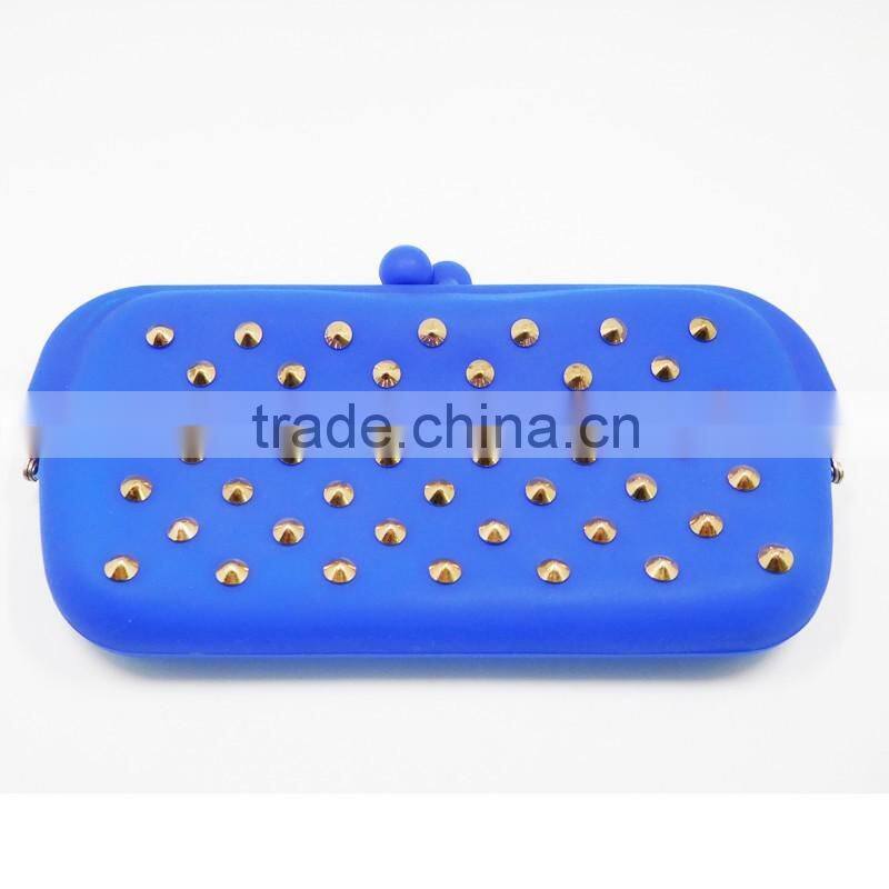 Cheap Fashinalbe Silicone Wallet with Stud