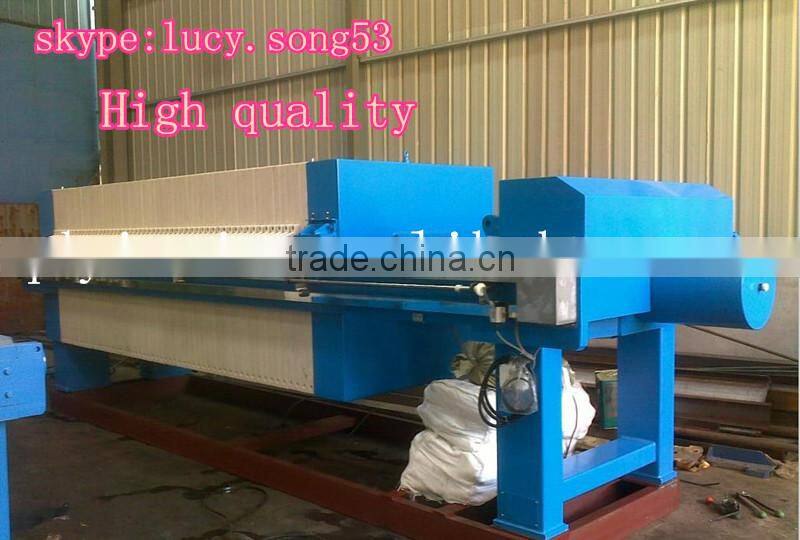 Small sludge dewatering plate and frame filter press