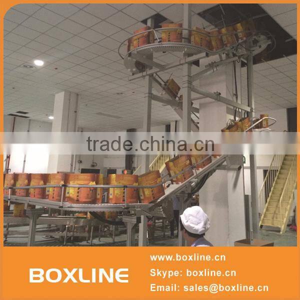Flexible mesh conveyor for heavy cartons