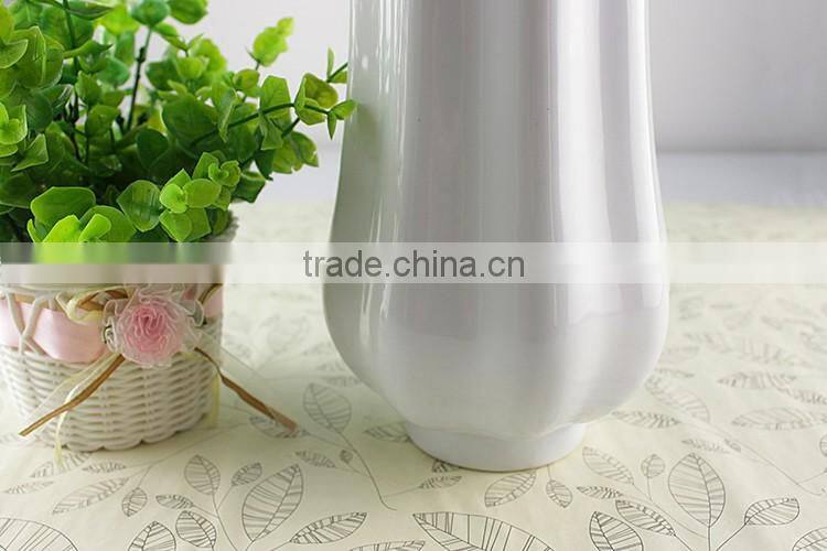 OEM Factory White Grace Horned Ceramic Vases