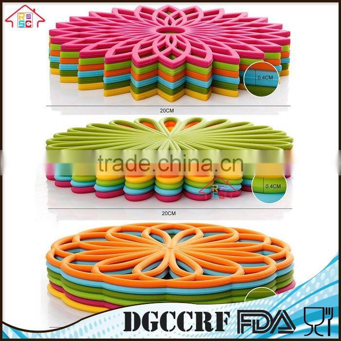 Premium Quality cheap Insulated Flexible Durable Non Slip Coasters Multi-Use Flower shaped Trivet Silicone Mat Hot Pads