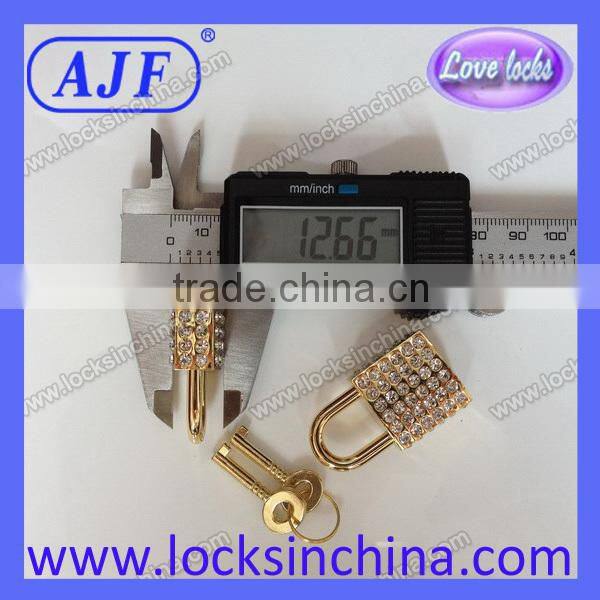 AJF 2015 decorative heart padlocks