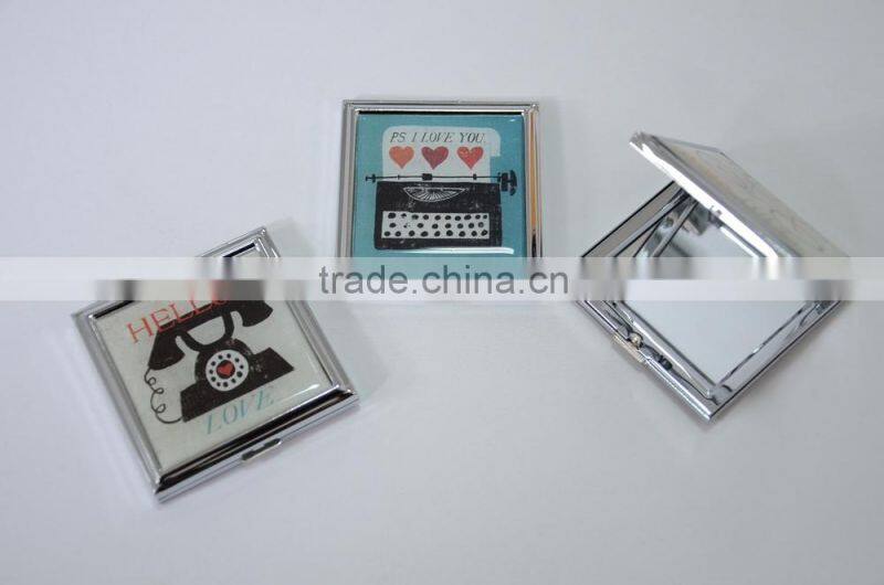 square shape luxury compact mirror with epoxy logo for gift This cosmetic mirror is made of iron with plating and decorated wi