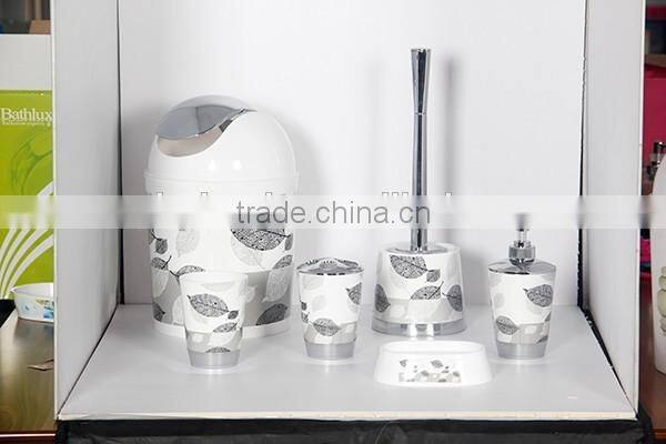 Grey leaf printed bathroom toiletry set