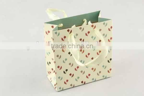 Shopping Paper Bag with Heart pattern/Printed Foldable Gift Bag