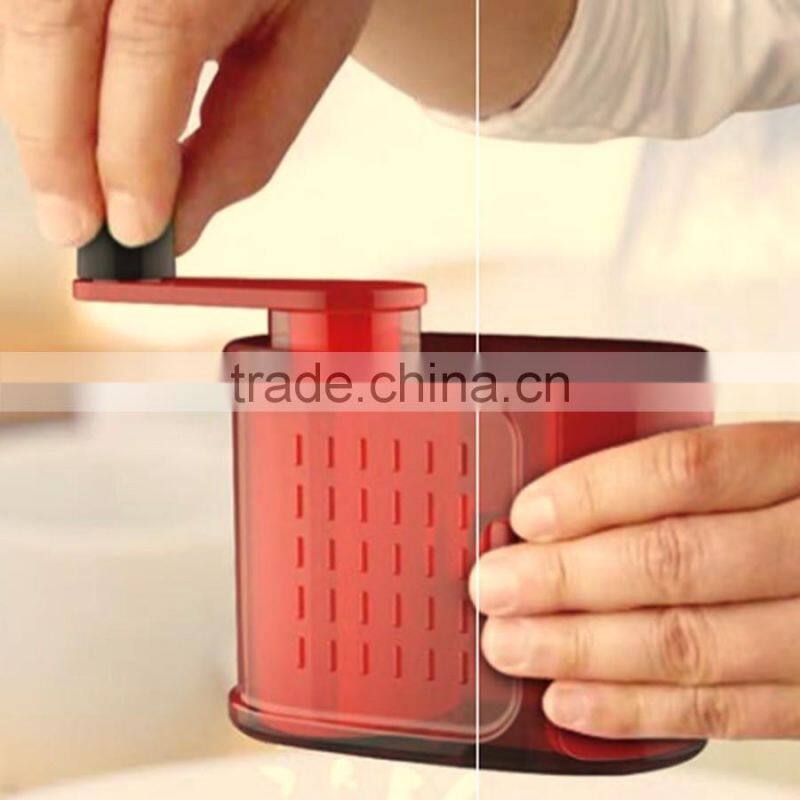 CGT-P01 cheese grater in flask shape