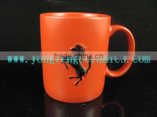 YF18621 embossed porcelain coffee mug with lid