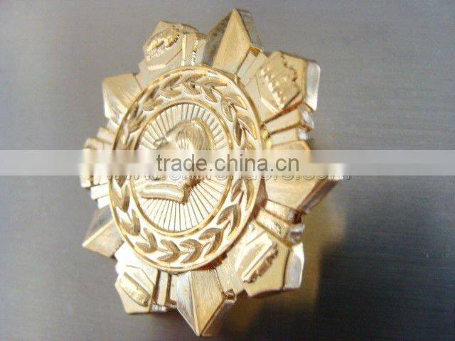 Beatuiful fashion gold pin star badge