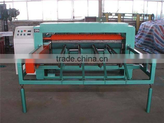 Automatic cutting combined machine/veneer peeling lathe with high efficiency