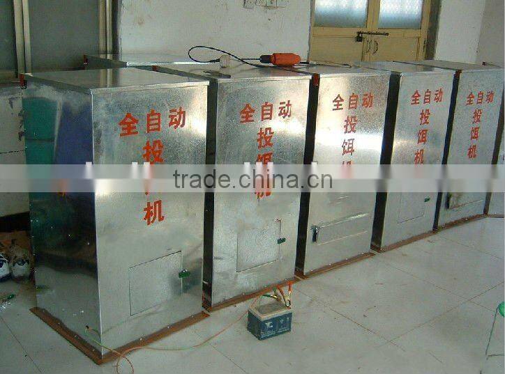 fish food into pond//0086-15838061756