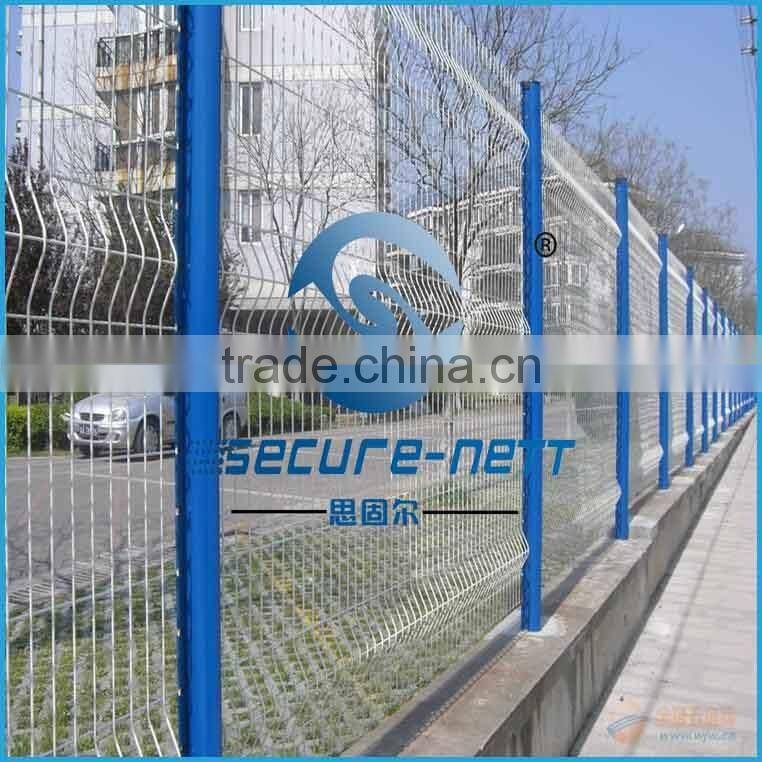 PVC Coated Peach Post Metal Wire Mesh Fence