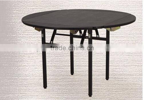 Round folding banquet table