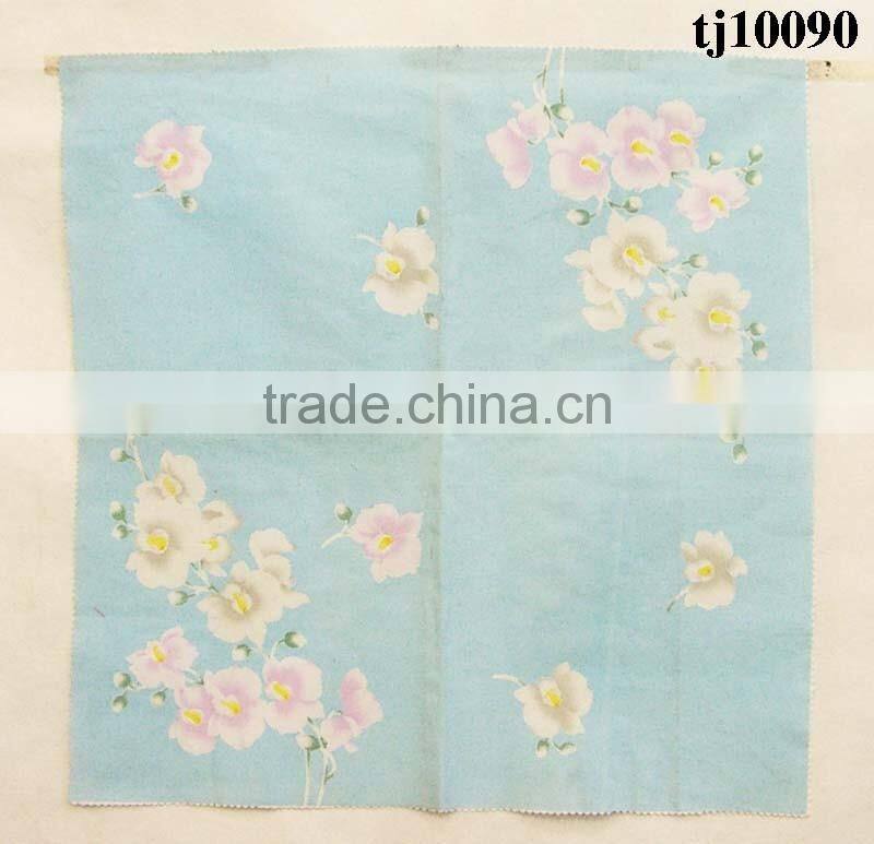 Simple and elegant flower kerchief in custom size