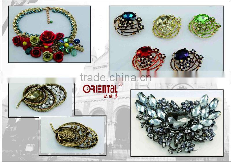 Funny fashion shiny golden brooch with stone