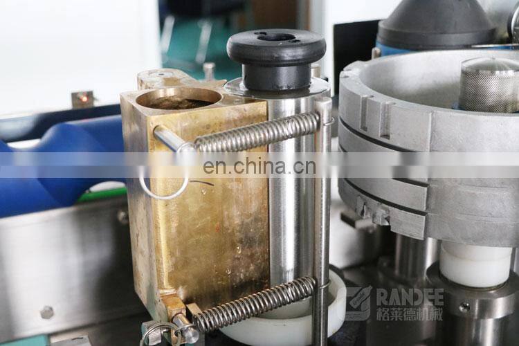 Square bottle wet glue labeling machine for juice wine beer filling bottling line