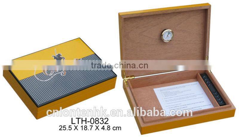 custom wood travel humidor manufacturer