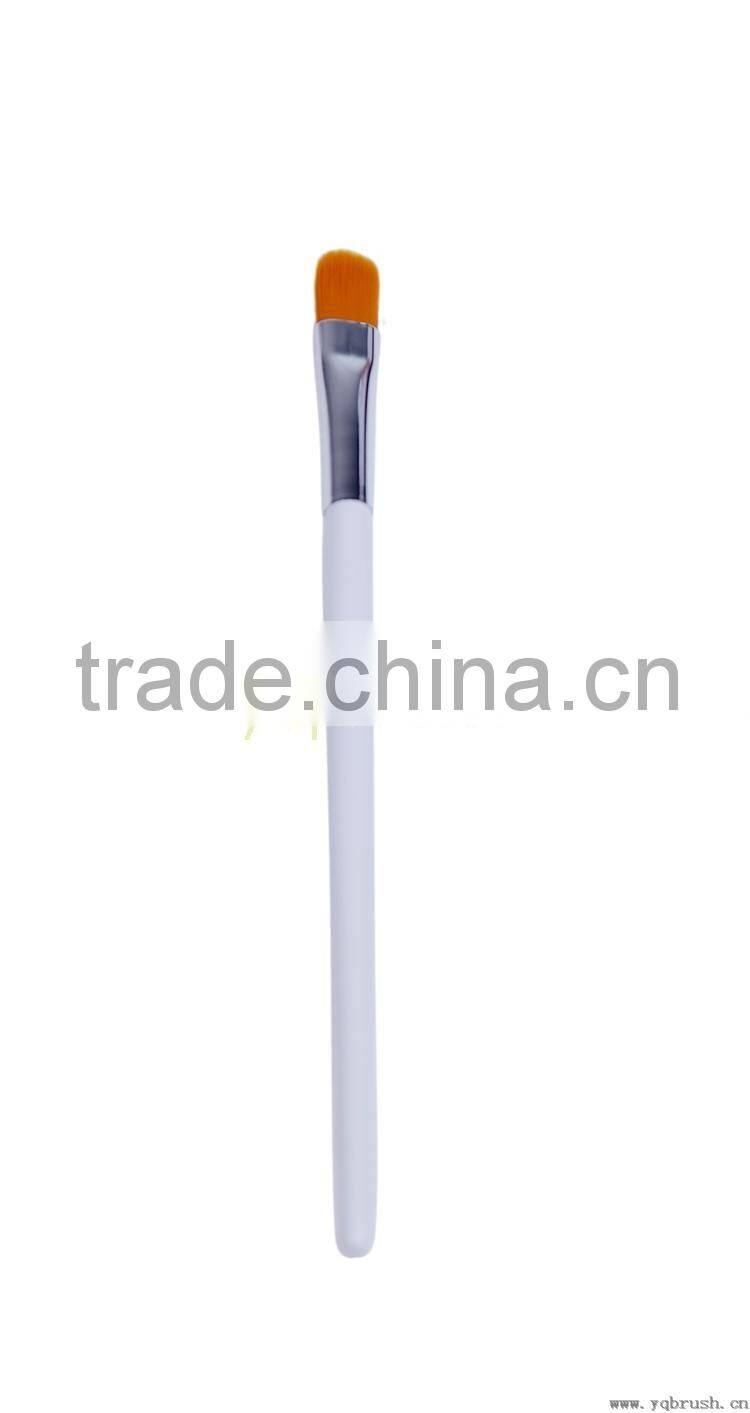 Cosmetic concealer brush