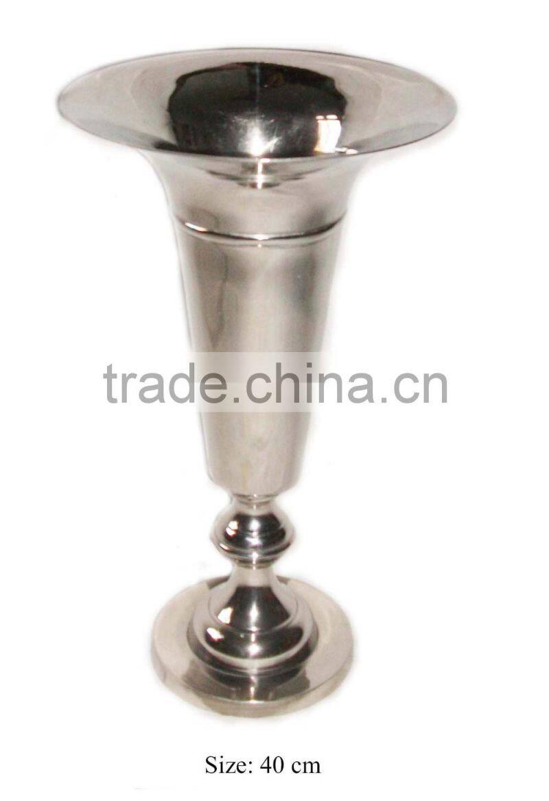 Trumpet vase for wedding table